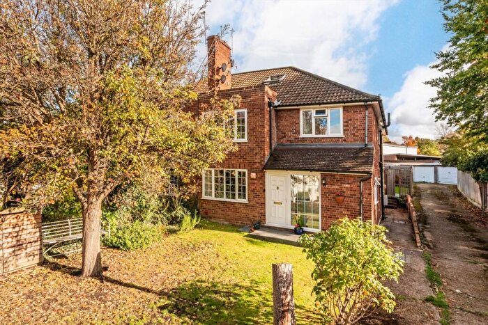 3 Bedroom Maisonette For Sale In Claremont Gardens, Surbiton, KT6
