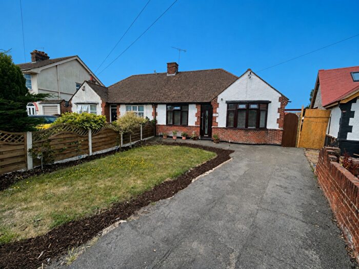 3 Bedroom Bungalow For Sale In Hitchin Road, Luton, Bedfordshire, LU2