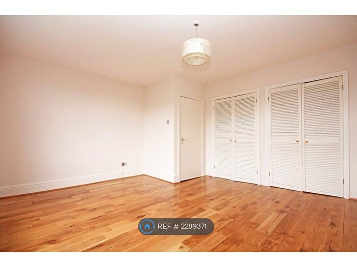 2 Bedroom Flat To Rent In Holland Road, London, W14