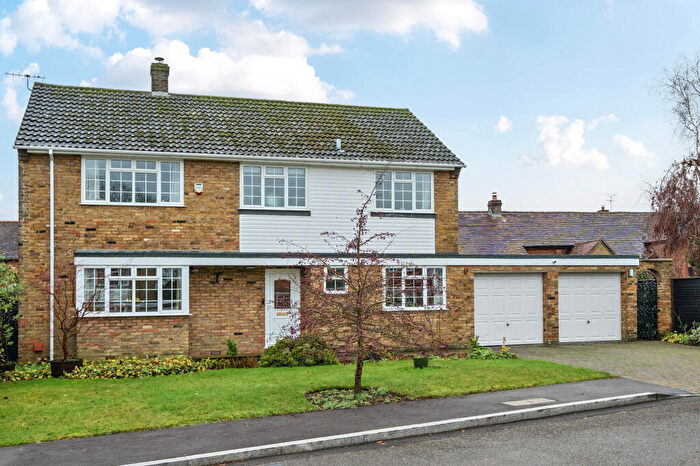 4 Bedroom Detached House For Sale In St. Peters Close, Speen, HP27