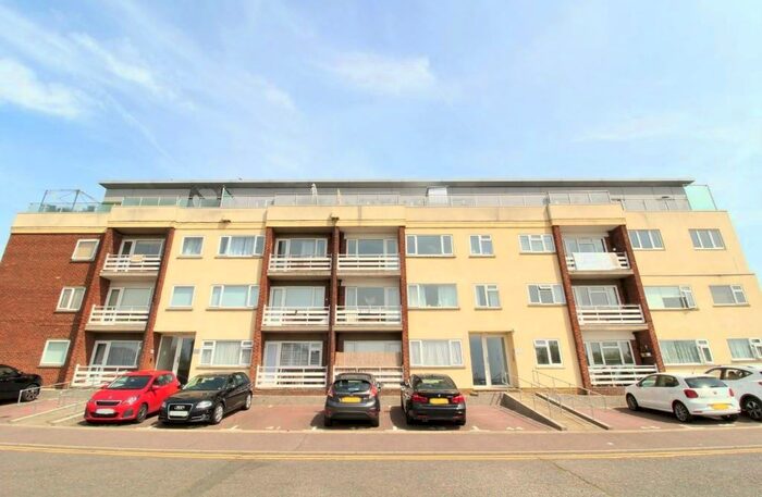 2 Bedroom Flat To Rent In St. Ediths Court, Billericay, Essex, CM12