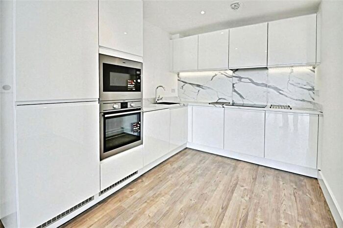 2 Bedroom Flat To Rent In Frazer Nash Close, Isleworth, TW7