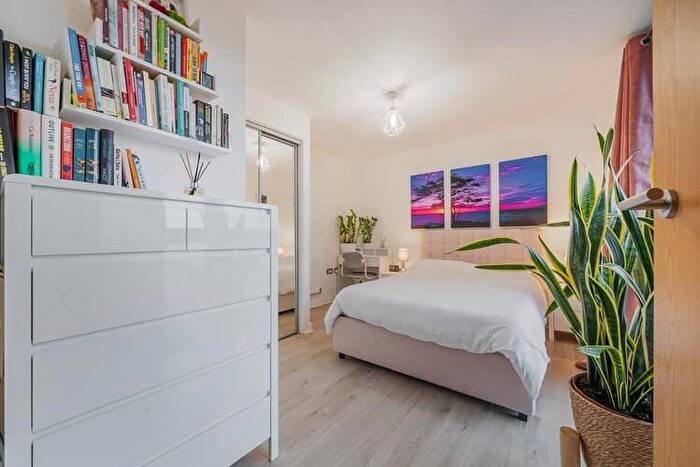 2 Bedroom Flat For Sale In Queens House, Twickenham, London, TW1