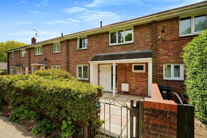 3 Bedroom Terraced House For Sale In Marston Avenue, Swindon, SN2