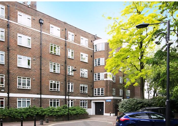 2 Bedroom Flat To Rent In White City Estate, London, W12