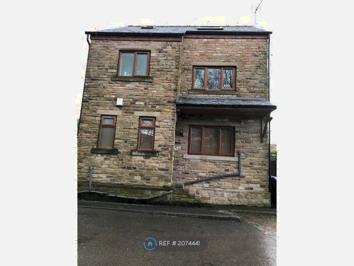 4 Bedroom Detached House To Rent In Road Knowl, Shaw, Oldham, OL2