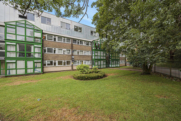 3 Bedroom Flat For Sale In Master Gunner Place, London, SE18