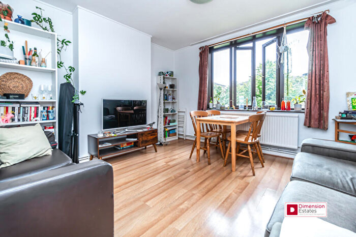 3 Bedroom Flat To Rent In Warwick Grove, Upper Clapton, Hackney, London, E5