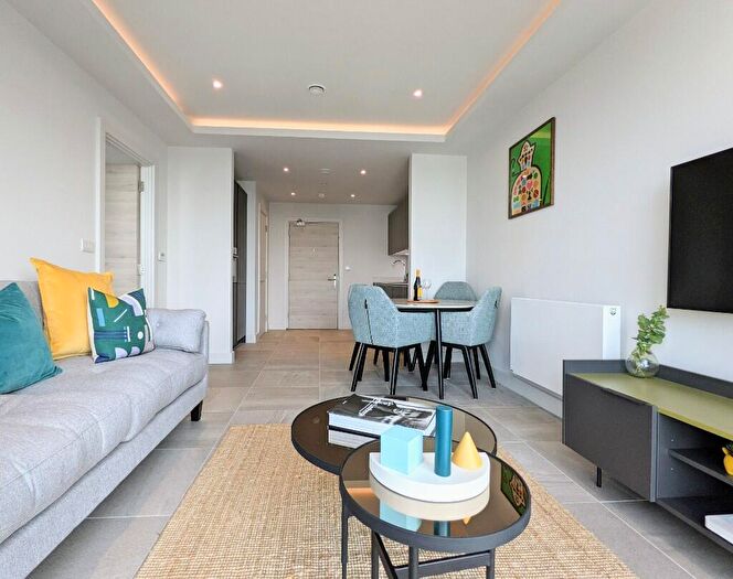 1 Bedroom Flat To Rent In Rochdale Road, Manchester, Greater Manchester, M4