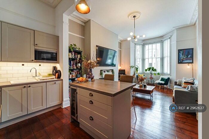 2 Bedroom Flat To Rent In St Philip's Road, Surbiton, KT6