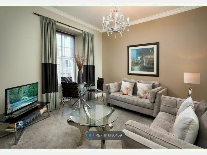 2 Bedroom Flat To Rent In West Nicolson Street, Edinburgh, EH8