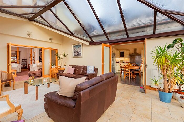 4 Bedroom Detached House For Sale In Main Street, Lochwinnoch, Renfrewshire, PA12
