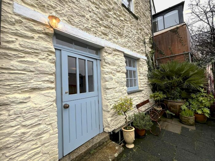 1 Bedroom Flat To Rent In High Street, Falmouth, TR11