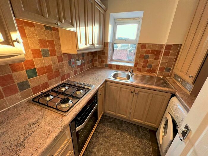 1 Bedroom Flat To Rent In Lambs Close, Cuffley, Potters Bar, EN6