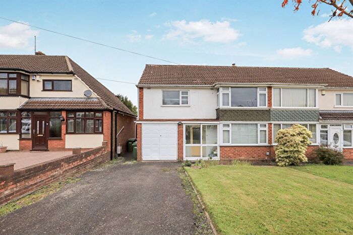 3 Bedroom Semi Detached House For Sale In Farrington Road, Ettingshall Park, Wolverhampton, WV4