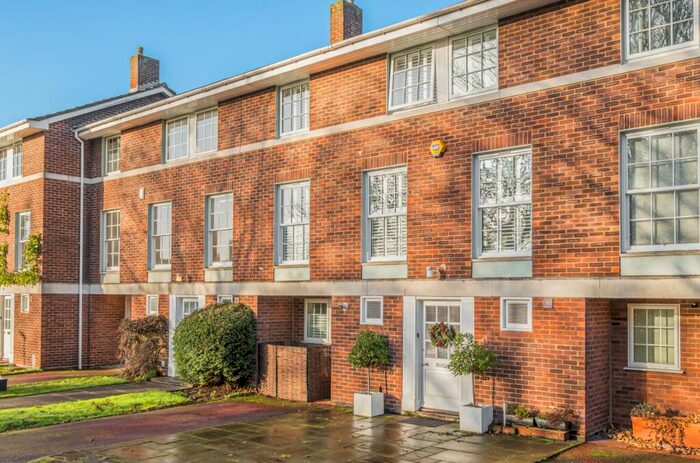 4 Bedroom Terraced House To Rent In The Glebe Chislehurst, BR7