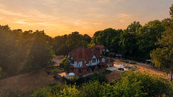 6 Bedroom Country House For Sale In Winter Hill Road Pinkneys Green, Berkshire, SL6