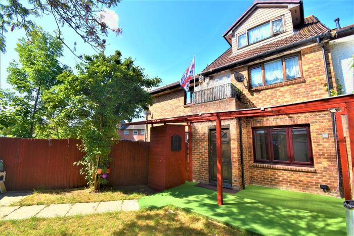 1 Bedroom Maisonette To Rent In Lister Walk London, SE28