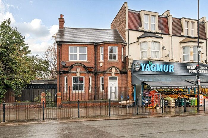 3 Bedroom Detached House For Sale In Lordship Lane, London, N22
