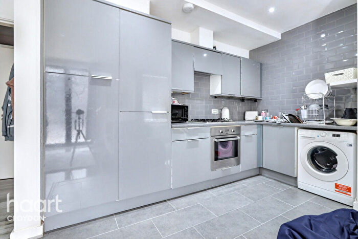 1 Bedroom Flat For Sale In Saxon Court, Surrey, CR3