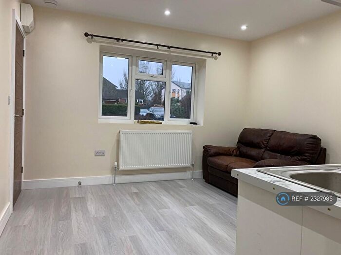 1 Bedroom Flat To Rent In Roman Way, Bourne End, SL8