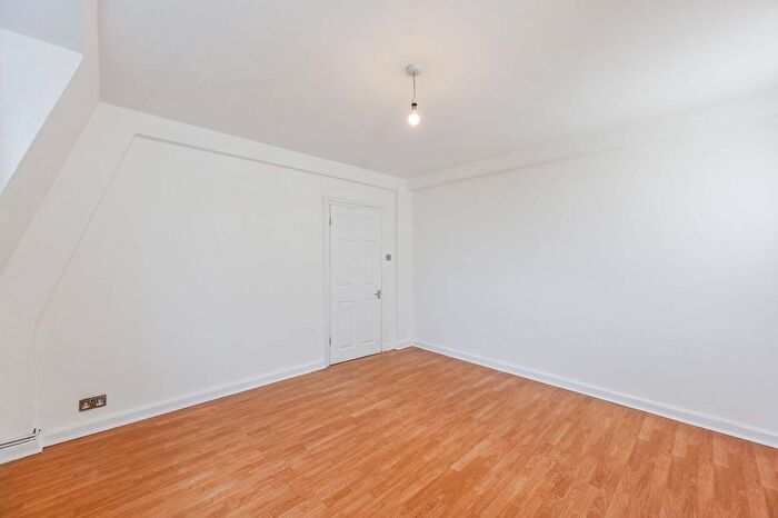 1 Bedroom Flat To Rent In Maritime House, Clapham Old Town, London, SW4