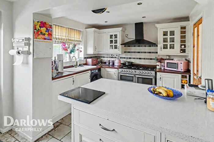 3 Bedroom Semi-Detached House For Sale In Waun Erw, Caerphilly, CF83