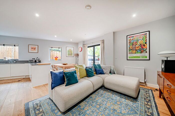 3 Bedroom Flat For Sale In Grove Vale, London, SE22