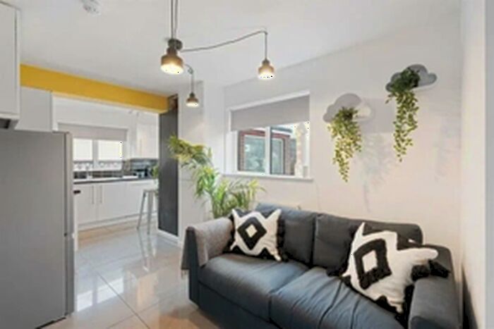 1 Bedroom House To Rent In Bonnington Walk, Bristol, BS7