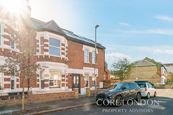 2 Bedroom Flat To Rent In Bendemeer Road, Barnes, SW15