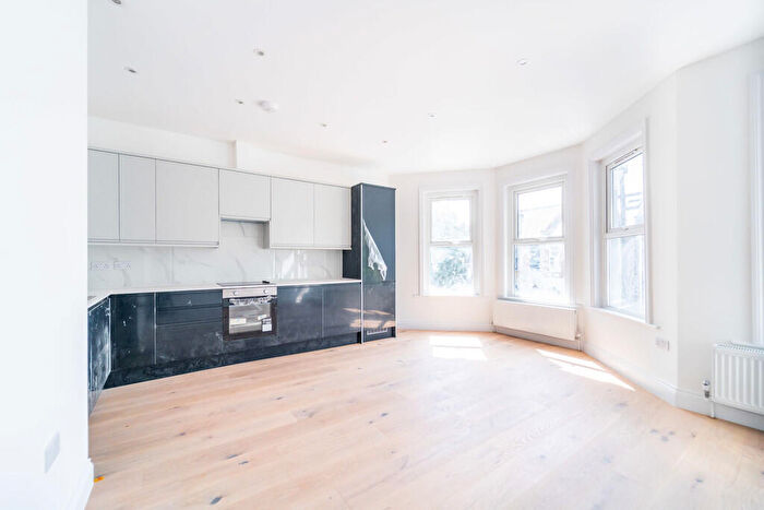 3 Bedroom Terraced House To Rent In Mattison Road, Haringey, London, N4