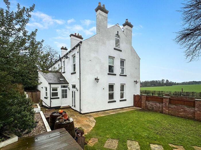 4 Bedroom Semi-Detached House For Sale In Wakefield Road, Garforth, Leeds, LS25