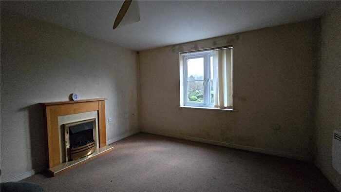3 Bedroom Flat For Sale In Firbank Close, Ashton-under-Lyne, Greater Manchester, OL7