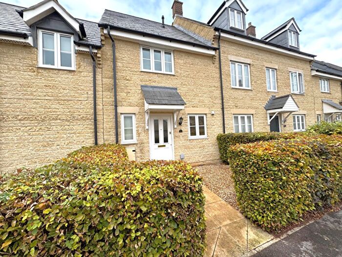 2 Bedroom Property To Rent In Lilac Way, Carterton, OX18