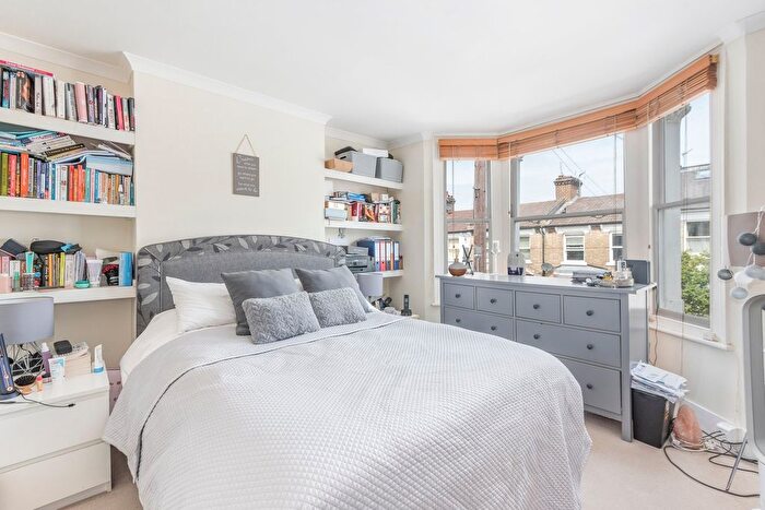 2 Bedroom Flat For Sale In Cobbold Road, Wendell Park, Shepherd's Bush, W12