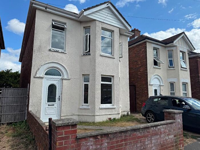 4 Bedroom Detached House To Rent In Capstone Road, Bournemouth, Dorset, BH8