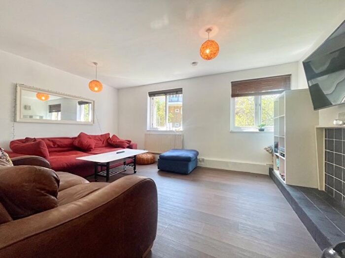 4 Bedroom Flat To Rent In Chettle Close, SE1
