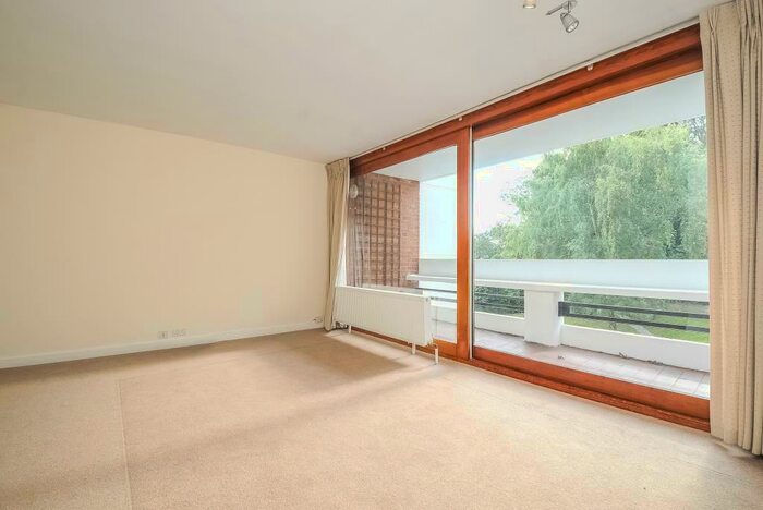 2 Bedroom Apartment To Rent In Southwood Lawn Road, London, N6