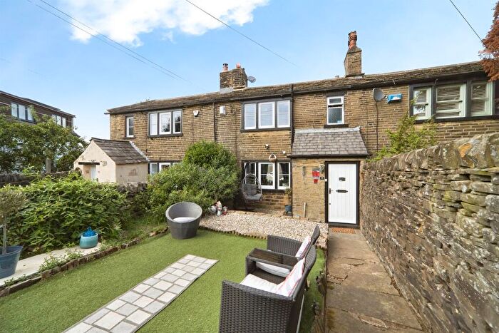 2 Bedroom Cottage For Sale In Cliffe View, Allerton, Bradford, BD15