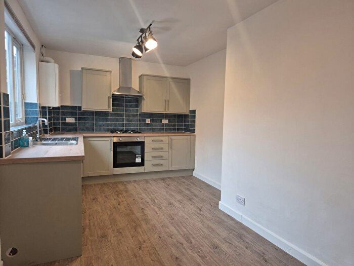 2 Bedroom Flat To Rent In Brettell Lane, Amblecote, DY8