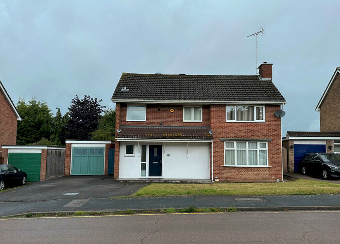 4 Bedroom Detached House To Rent In Bayfield Avenue, Frimley, GU16