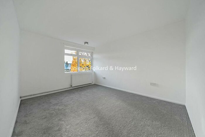 2 Bedroom Flat For Sale In Church Lane, Fortis Green, N2