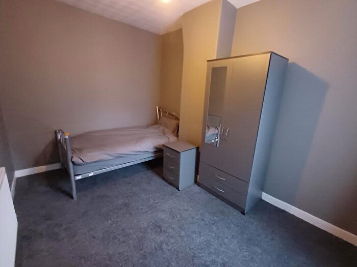 4 Bedroom House To Rent In Spark Terrace, Stoke-on-Trent, ST4