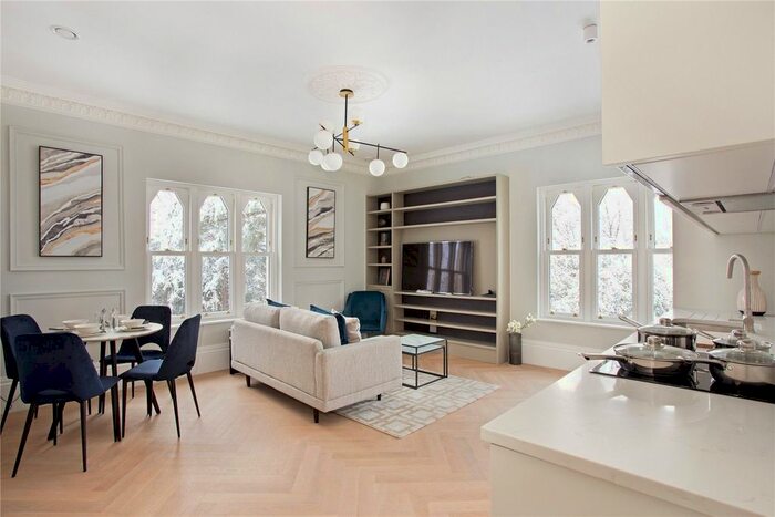 2 Bedroom Flat For Sale In Broadwater Down, Tunbridge Wells, Kent, TN2