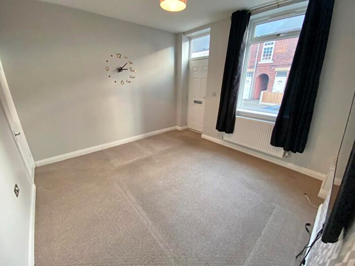 2 Bedroom Terraced House To Rent In Selwyn Street, Hillstown, S44