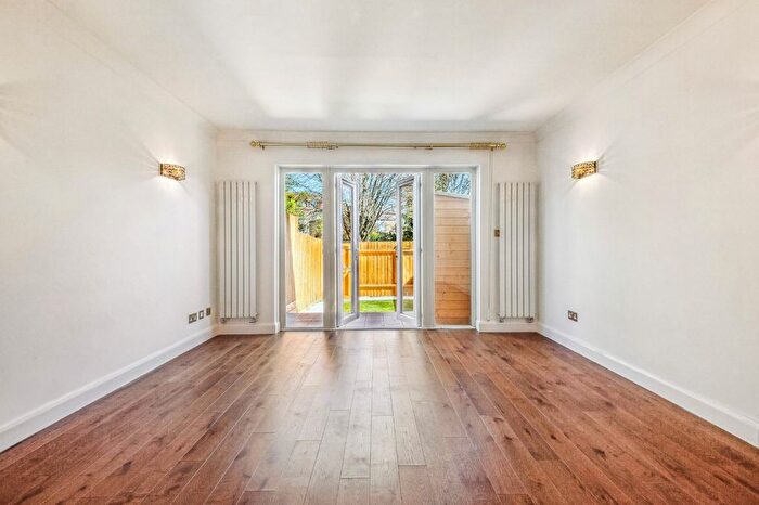 2 Bedroom Terraced House To Rent In Leconfield Road, Newington Green, N5