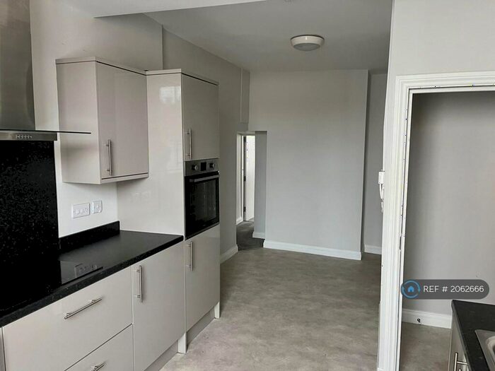 1 Bedroom Flat To Rent In Market Place, Howden, Goole, DN14