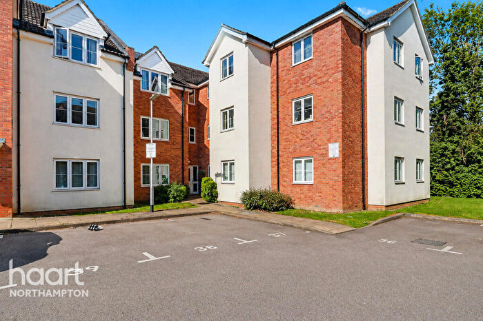 2 Bedroom Flat For Sale In Gregory Gardens, Northampton, NN3