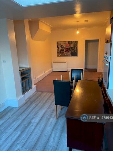 2 Bedroom Flat To Rent In Green Lanes, London, N13