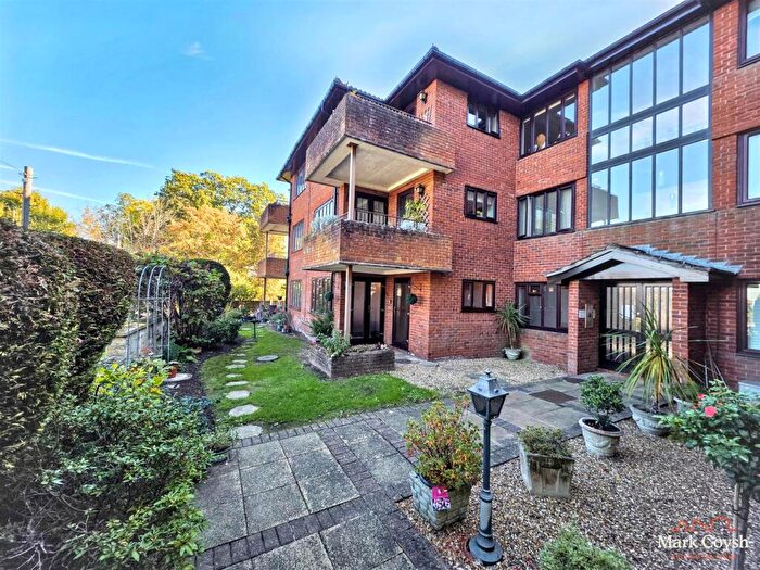 1 Bedroom Apartment For Sale In Oakmead Green, Epsom, KT18